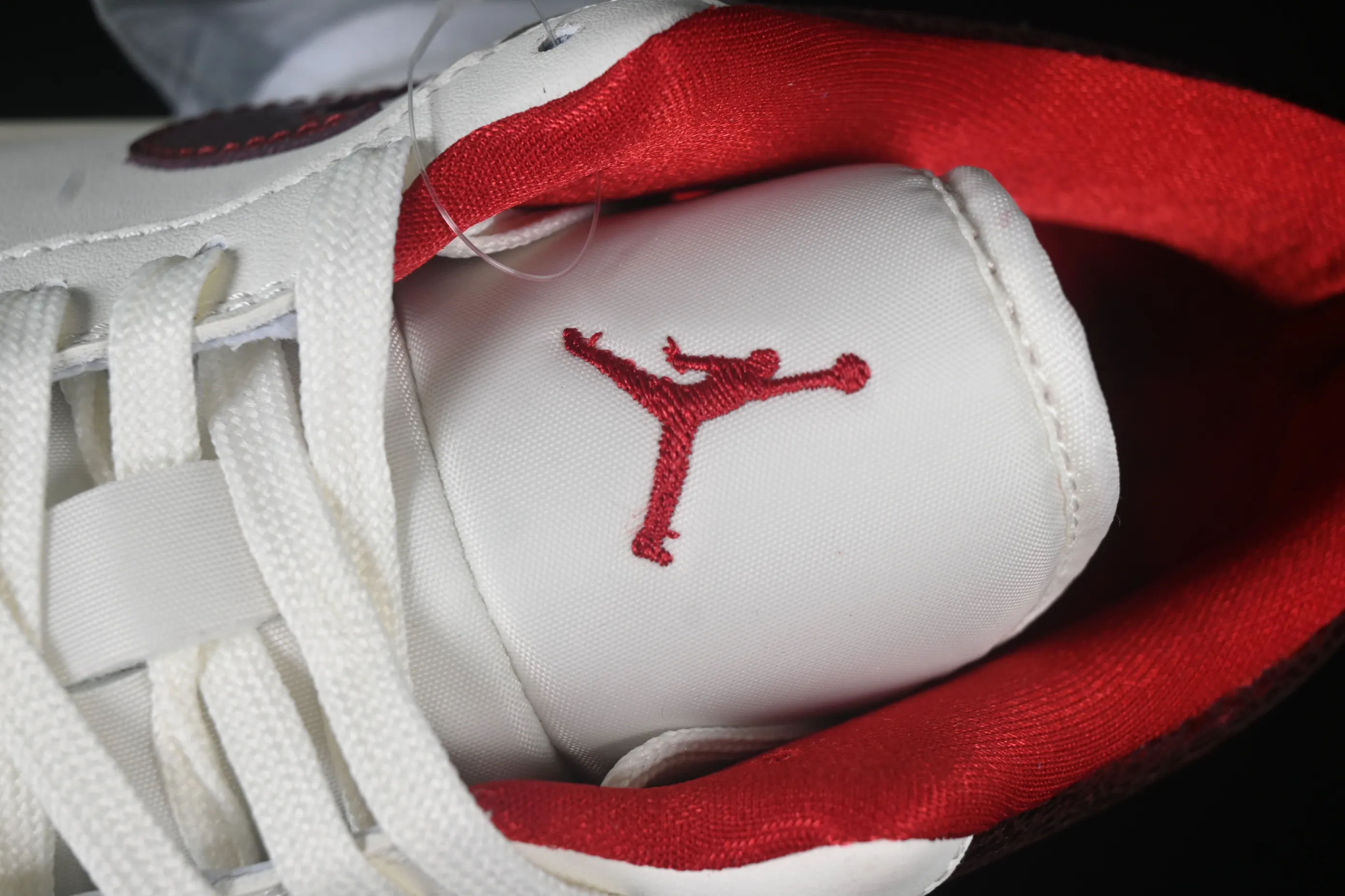 All categories Air Jordan Jordan series basketball shoes Air Jordan 1 Low Air Jordan 1 Low AJ1 Joe 1 white and red low-top cultural and casual sneakers HJ9338-106